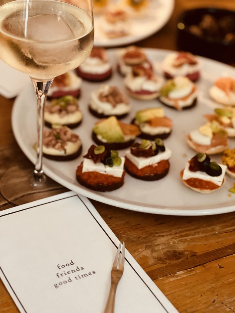 Restaurant-Loewen-Wildfleisch-Hamburg-Marktwagen-Edelsatt-Eventlokation-Catering-11