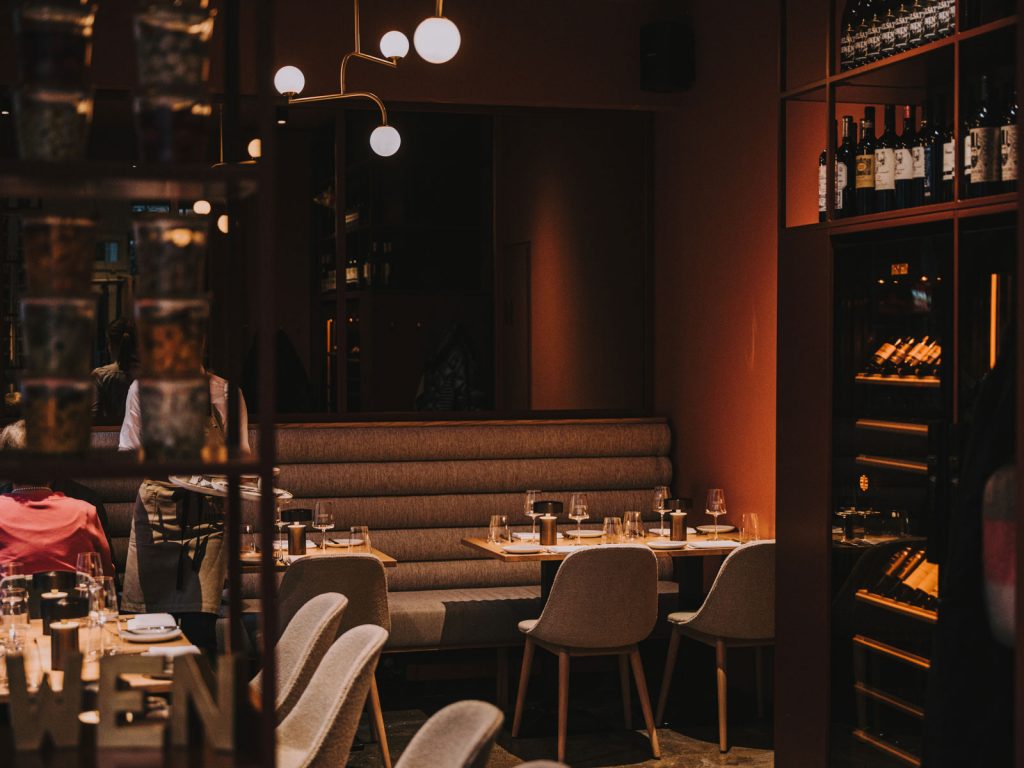 Restaurant-Loewen-Wildfleisch-Hamburg-Marktwagen-Edelsatt-Eventlokation-Catering-9